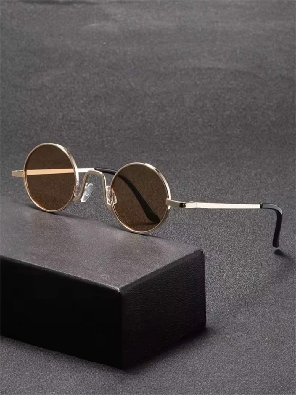 Retro Round Metal Sunglasses – Gold Frame with Brown Lenses, UV400 Protection